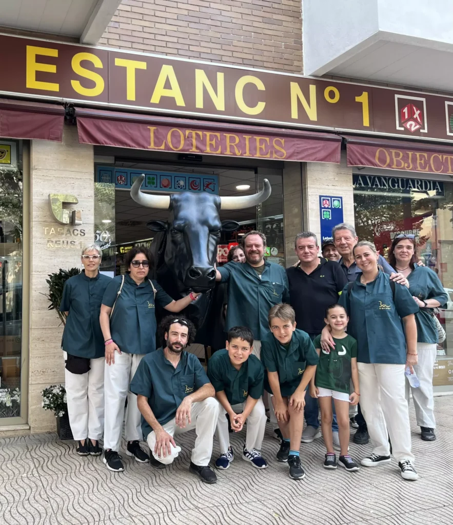 visita del Bou de Reus a l'Estanc per la Festa de Sant Pere 2023