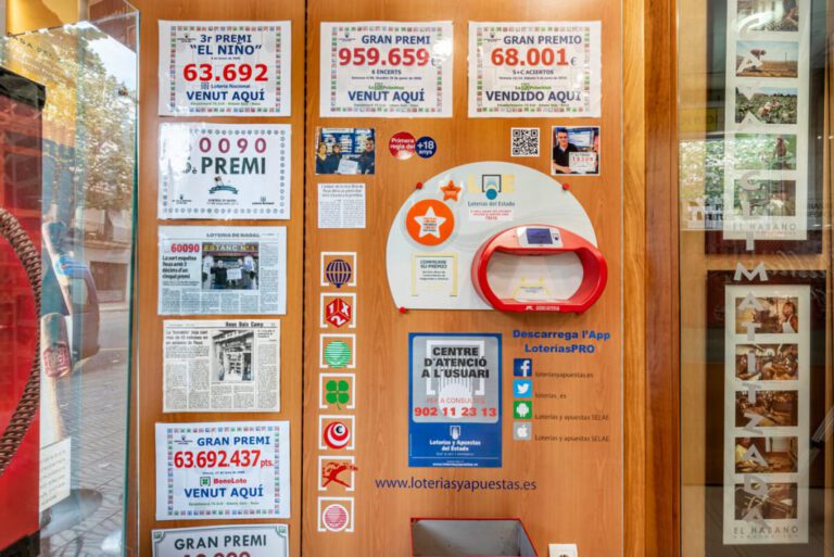 Foto interior del Estanco en la sección de loterías